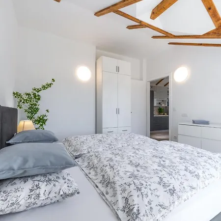 Terra - Comfort One Bedroom With Balcony And View Veliki * Дубровник