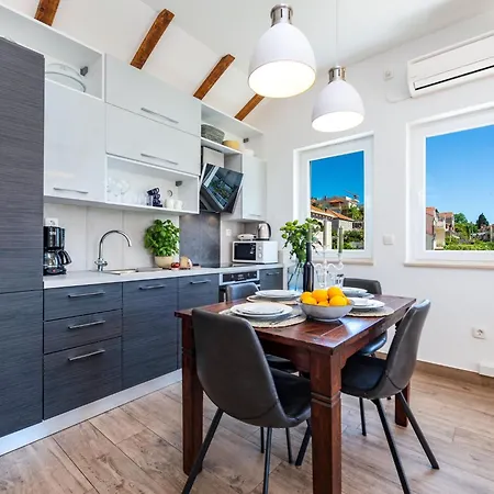 Lägenhet Terra - Comfort One Bedroom With Balcony And View Veliki