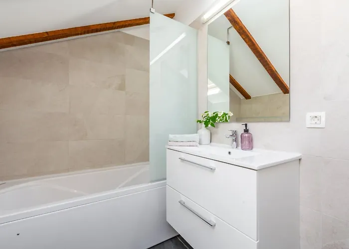 Terra - Comfort One Bedroom With Balcony And View Veliki 公寓